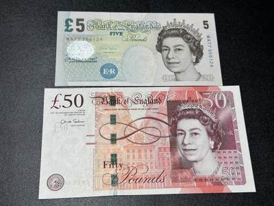 《外钞收藏家》第五百九十七期（年底收官场）（本平台长期征集拍品、欢迎藏友们联系合作） - 英国E序列5镑全新轻微潮点+F序列50镑 全新