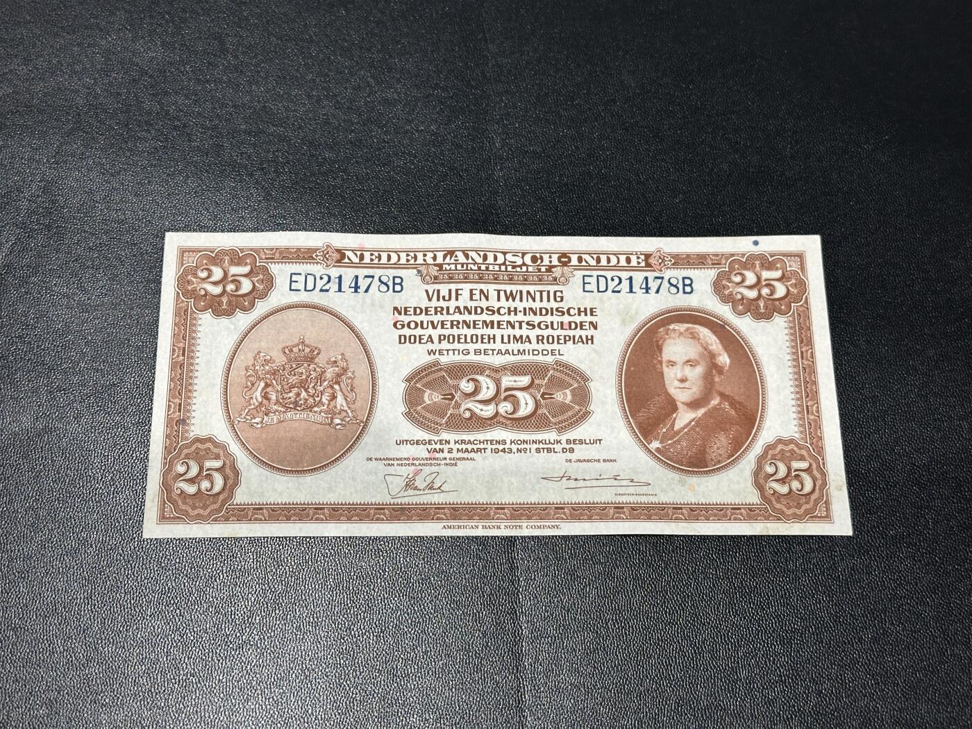 《外钞收藏家》第五百九十七期（年底收官场）（本平台长期征集拍品、欢迎藏友们联系合作） 1943年荷属东印度公司25盾 全新不绝 边角有轻微潮