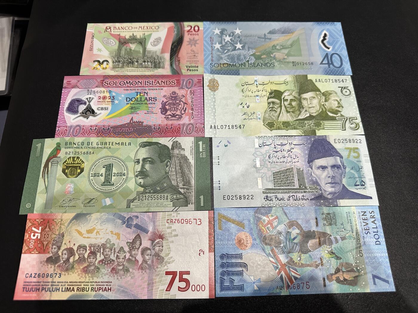 《外钞收藏家》第五百九十七期（年底收官场）（本平台长期征集拍品、欢迎藏友们联系合作） 墨西哥、索罗门、危地马拉、印尼、巴基斯坦、斐济 8张纪念钞一起 全新UNC