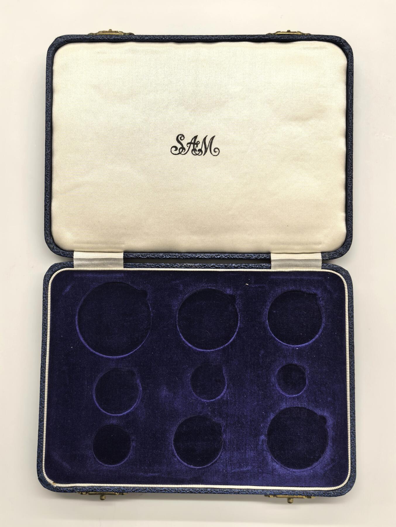 博洋堂世界钱币拍卖第154期（全场包邮） NGC PF65-68 英属南非1953年女王登基纪念套币 伊丽莎白二世 5先令~1/4便士 6银3铜 币面青年女王肖像（时年 25 岁）与本土版一脉相承 整套品相难得高分 原配绒布盒完整留存 一套集齐 无需再配 套币玩家不容错过