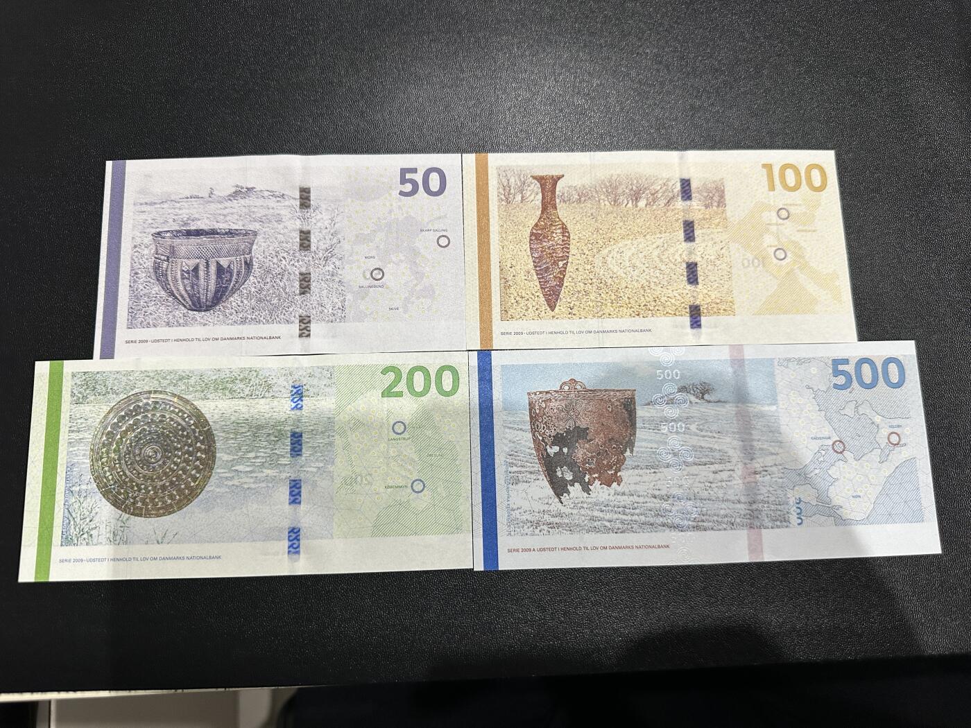 《外钞收藏家》第五百九十七期（年底收官场）（本平台长期征集拍品、欢迎藏友们联系合作）