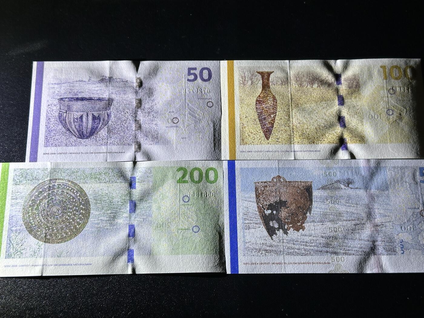 《外钞收藏家》第五百九十七期（年底收官场）（本平台长期征集拍品、欢迎藏友们联系合作）