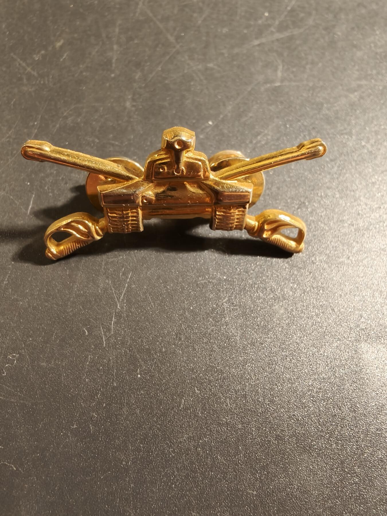 老王徽章第172期 美国装甲兵领章    少见包金材质   梅耶厂