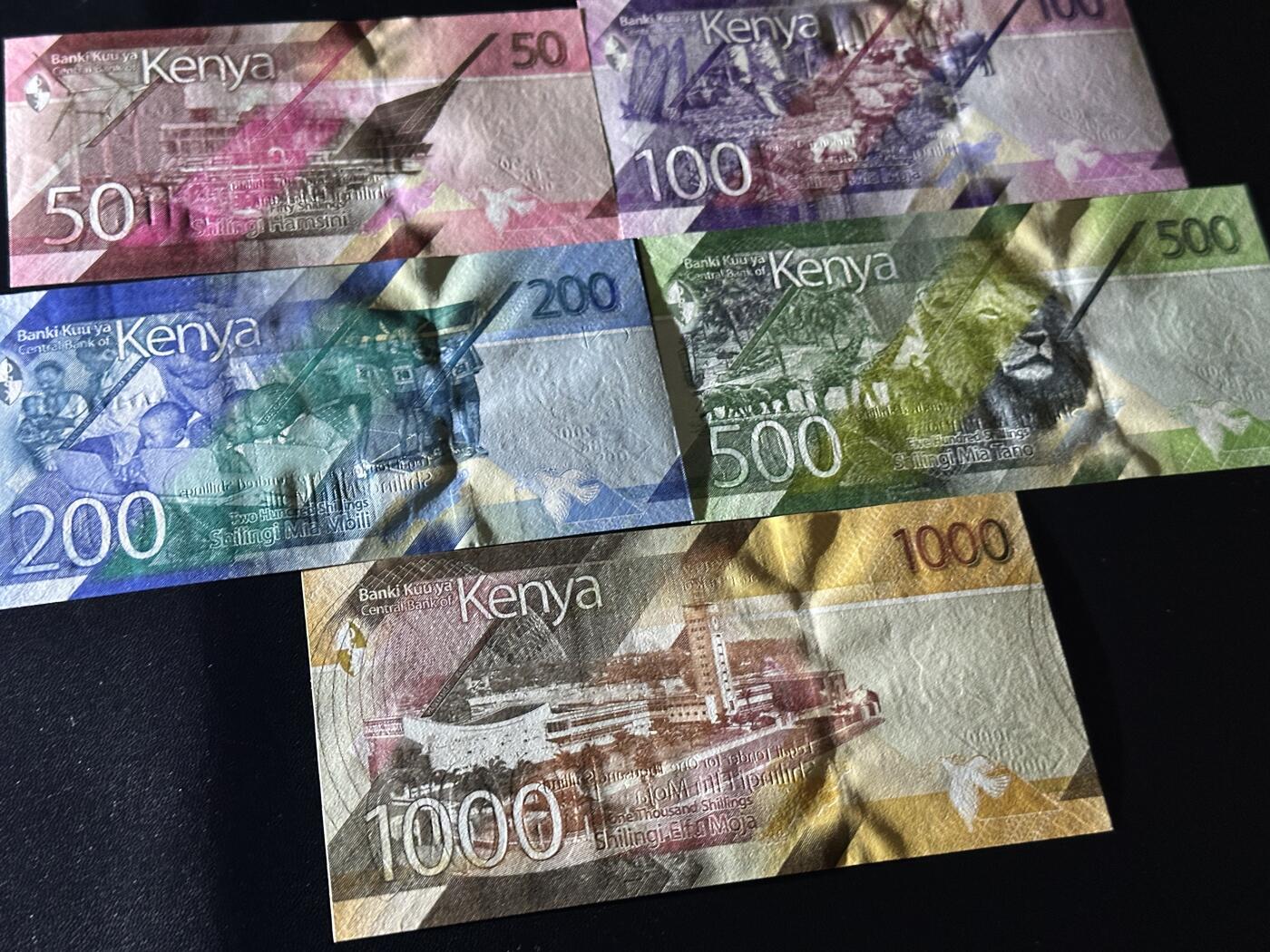 《外钞收藏家》第五百九十七期（年底收官场）（本平台长期征集拍品、欢迎藏友们联系合作） 肯尼亚50-1000面额 五张一起 全新UNC 全部是AA冠 靓号