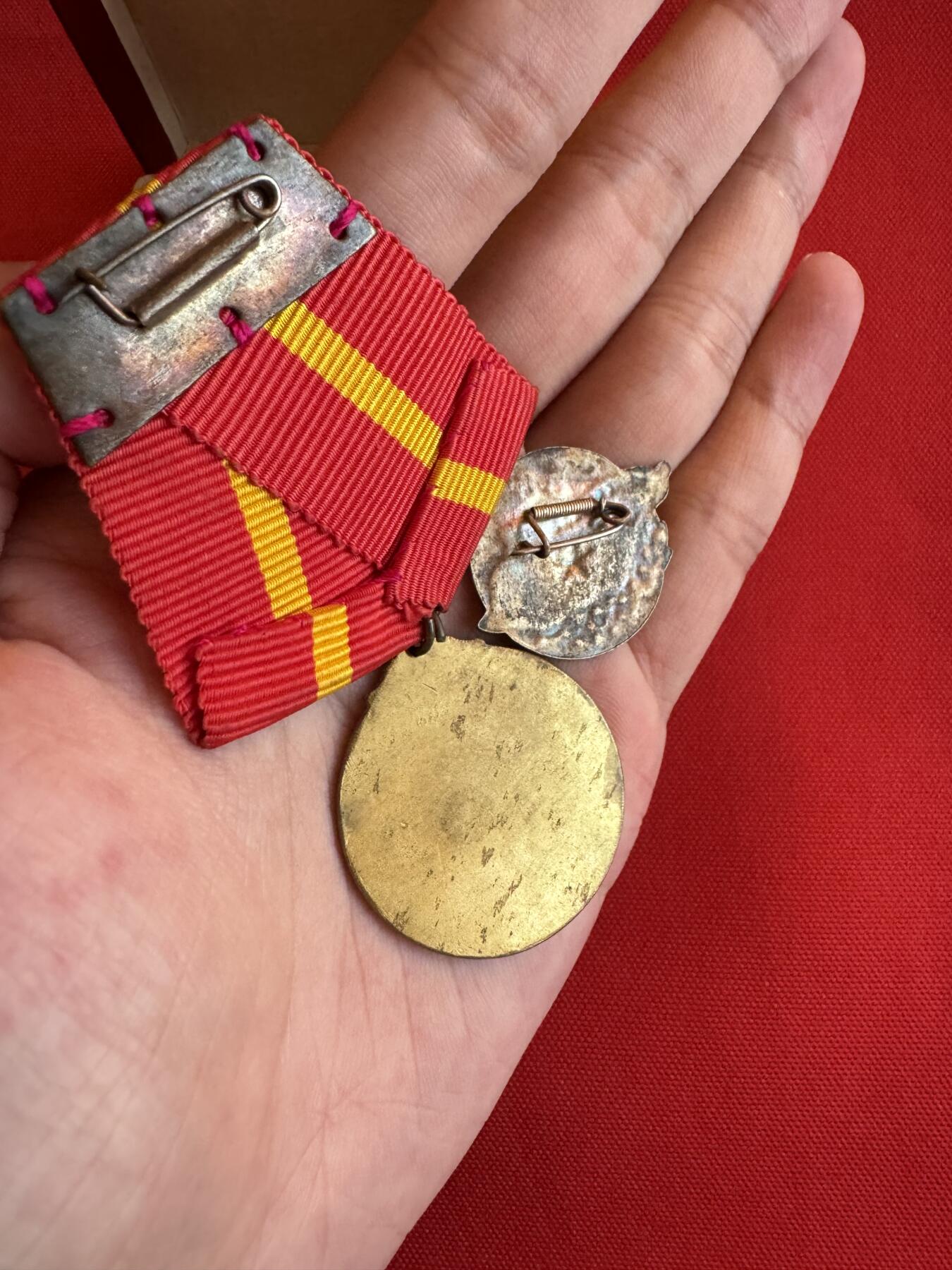 五哥徽章群   27号周六晚上八点4群联拍 铜章