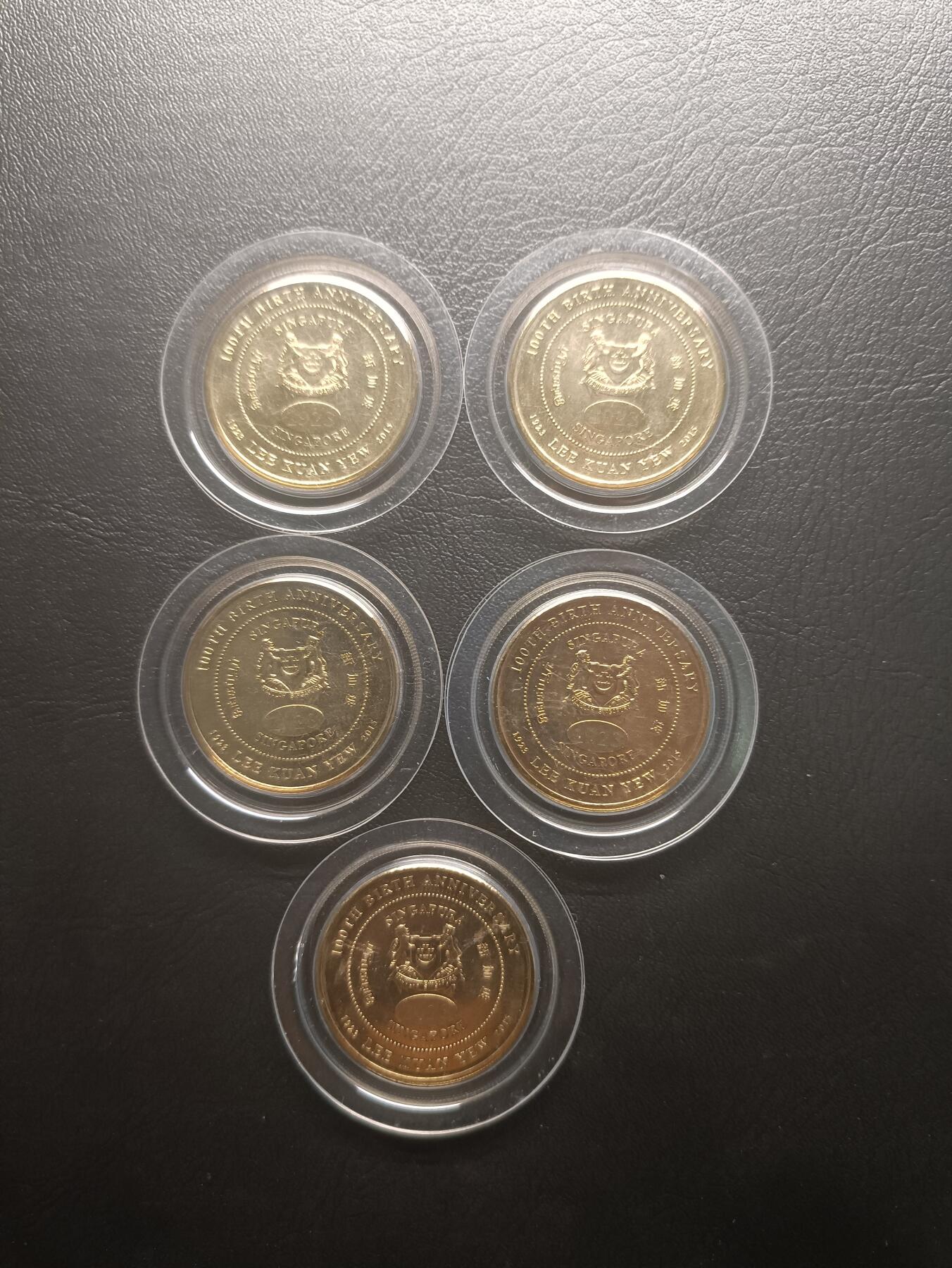 2025十二月第五期，总210期 新加坡2023年国父李光耀诞辰100周年铜制10元纪念币全新批量五枚，国会大楼和国花胡姬花