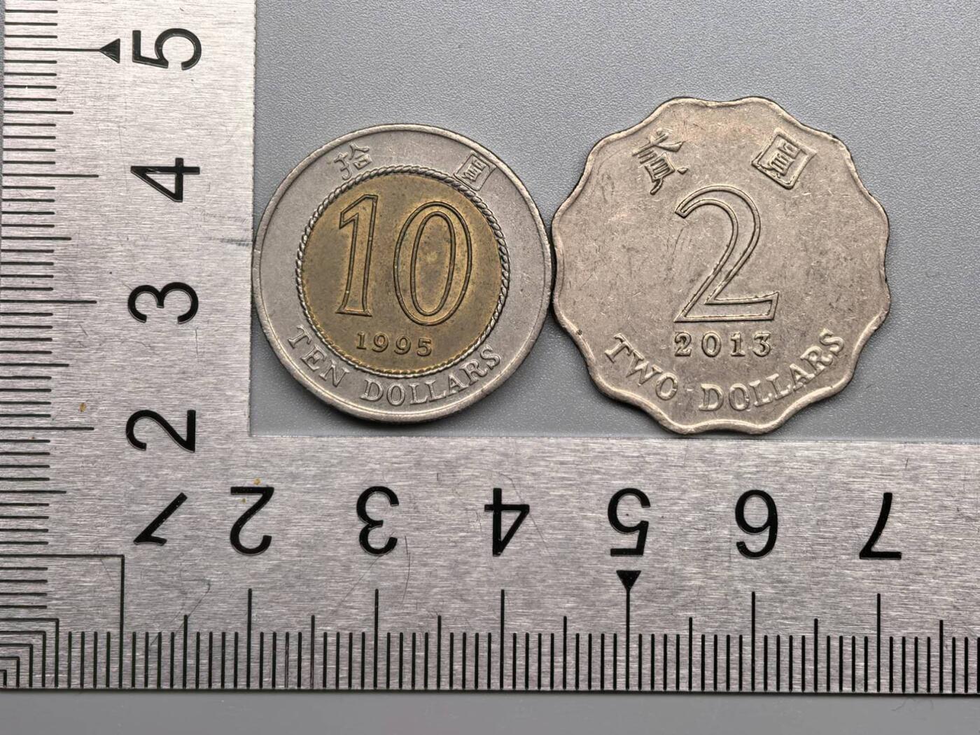 小驴勋章奖章收藏12月27日周六晚六点拍卖（珍爱和平，收藏战争，铭记历史，勿忘国耻，忠党爱国。有偿代拍，送拍规则在简介最后，参拍须阅读规则后再参拍，关系到运费包装发货时效真假辨别等关键信息，拍卖时不再发原图，看大图店主微信码在拍卖店铺介绍里） 香港10元双色10元、紫荆花形状2元硬币一组