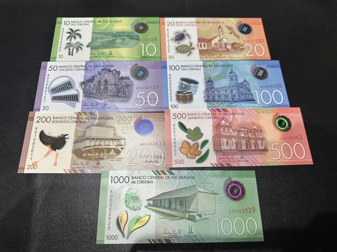 《外钞收藏家》第五百九十七期（年底收官场）（本平台长期征集拍品、欢迎藏友们联系合作） 尼加拉瓜10-1000面额 7张一起 全新UNC 全部是A冠 靓号
