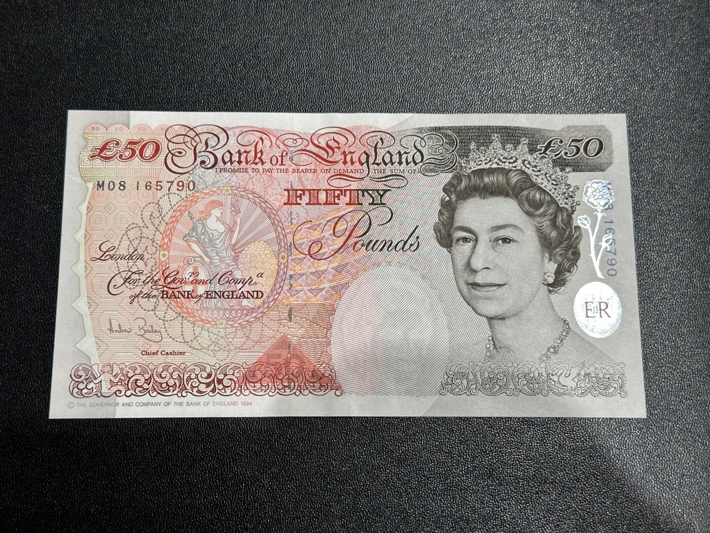 《外钞收藏家》第五百九十七期（年底收官场）（本平台长期征集拍品、欢迎藏友们联系合作）