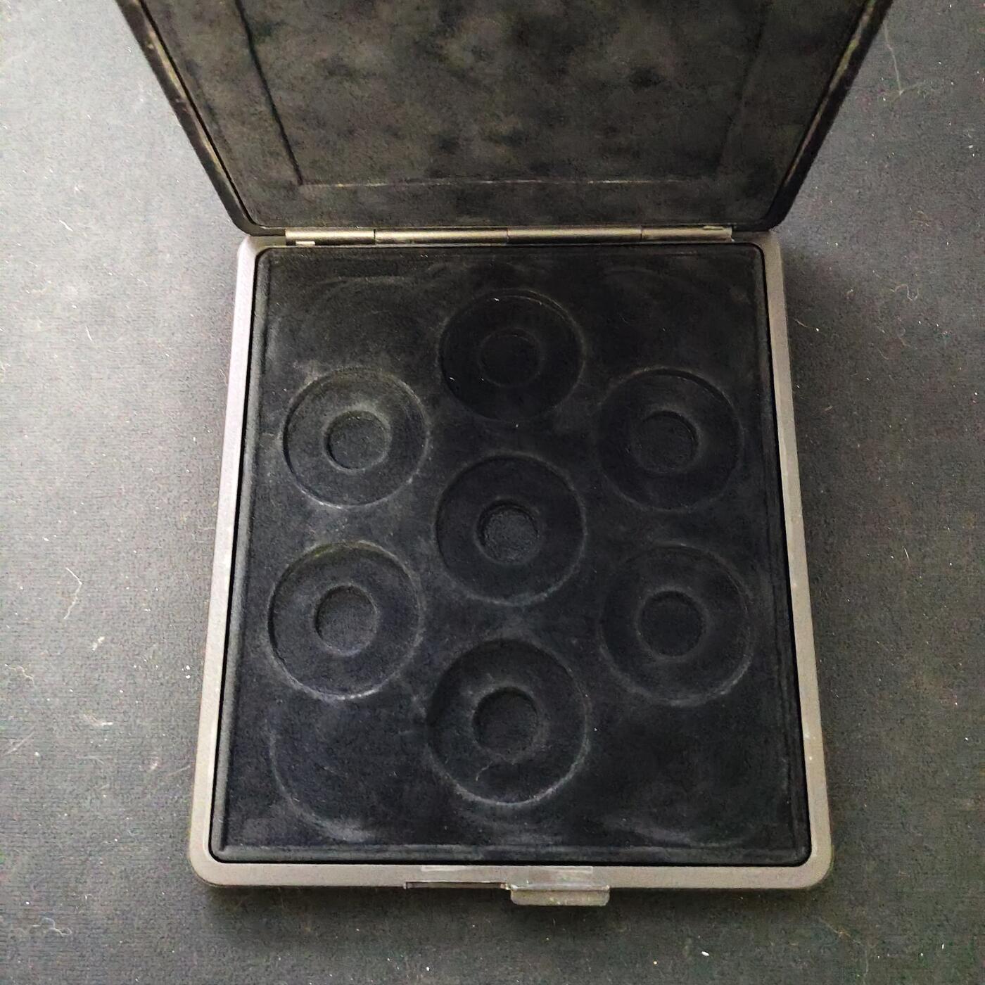 【全场包邮】纯粹捡漏拍489场（免费代拍第26场） 【收藏用品】各类钱币套装空盒一组