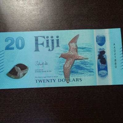 世界钱币～微拍第221期暨2025年第61期  最新货品（群里先挑剩）选购 - 2025年斐济20元 塑料钞全新绝品无3457 尾号1880