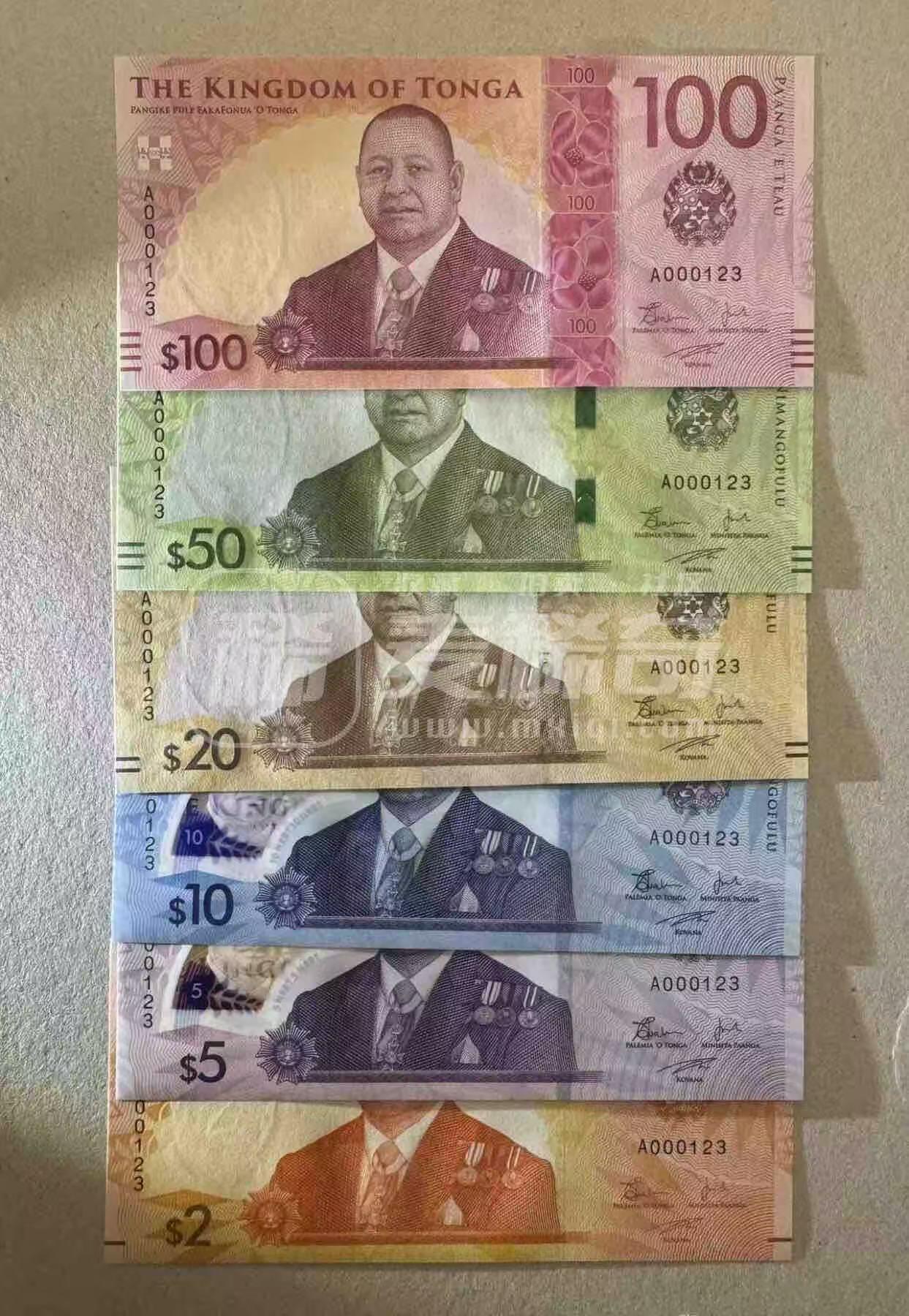 《外钞收藏家》第五百九十七期（年底收官场）（本平台长期征集拍品、欢迎藏友们联系合作） 【全套6张A冠123全同小号 带册】汤加 最新版2-100元 全新UNC珍惜原册首发 发行量极其稀少 超级靓号不要错过