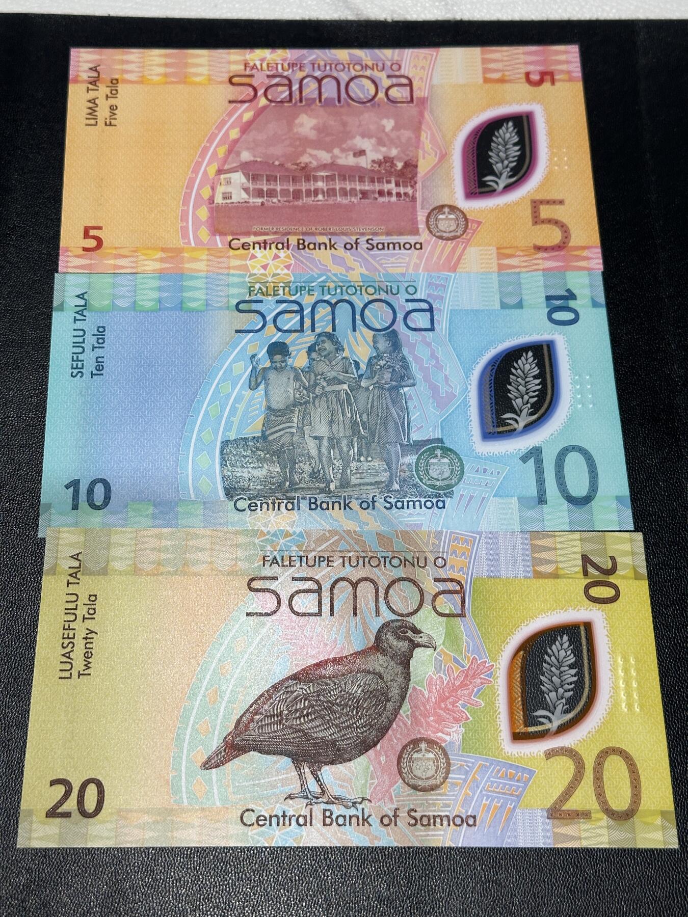 《外钞收藏家》第五百九十七期（年底收官场）（本平台长期征集拍品、欢迎藏友们联系合作） 萨摩亚5、10、20面额3张 首发冠全同号1997号 全新UNC