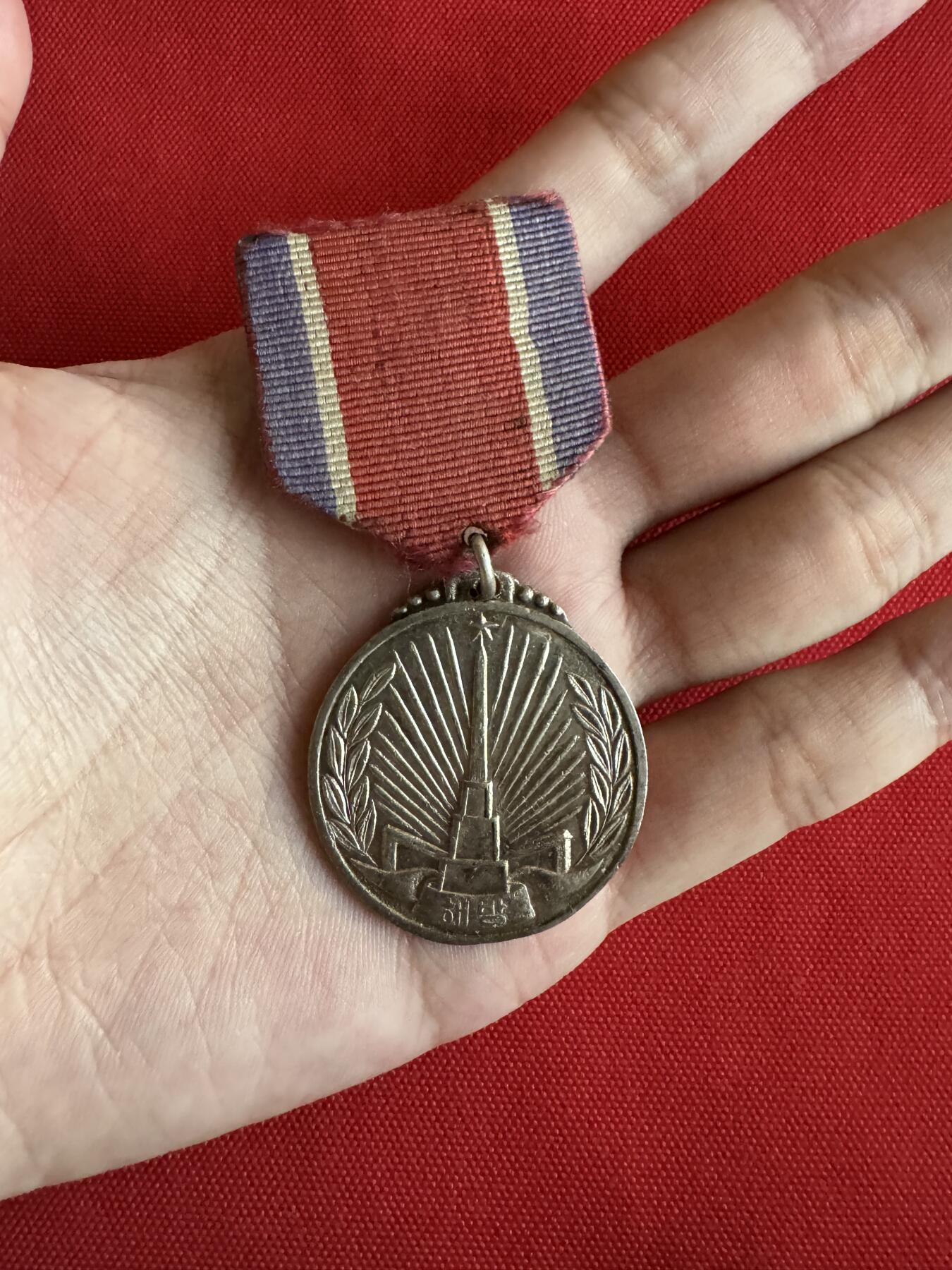 五哥徽章群   27号周六晚上八点4群联拍 银章