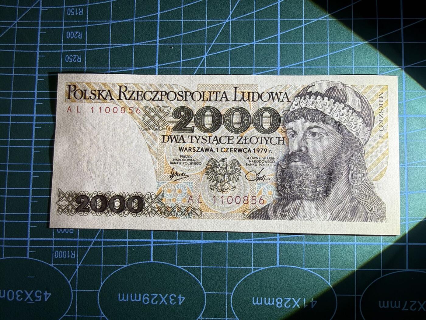 【炜奕收藏】，第五十四期，本场佣金已改，请大家注意 1979年波兰2000兹罗提，UNC品相，号码无347