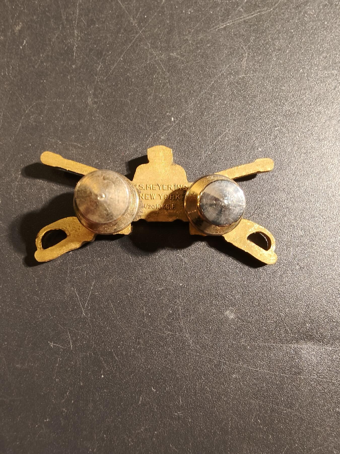 老王徽章第172期 美国装甲兵领章    少见包金材质   梅耶厂