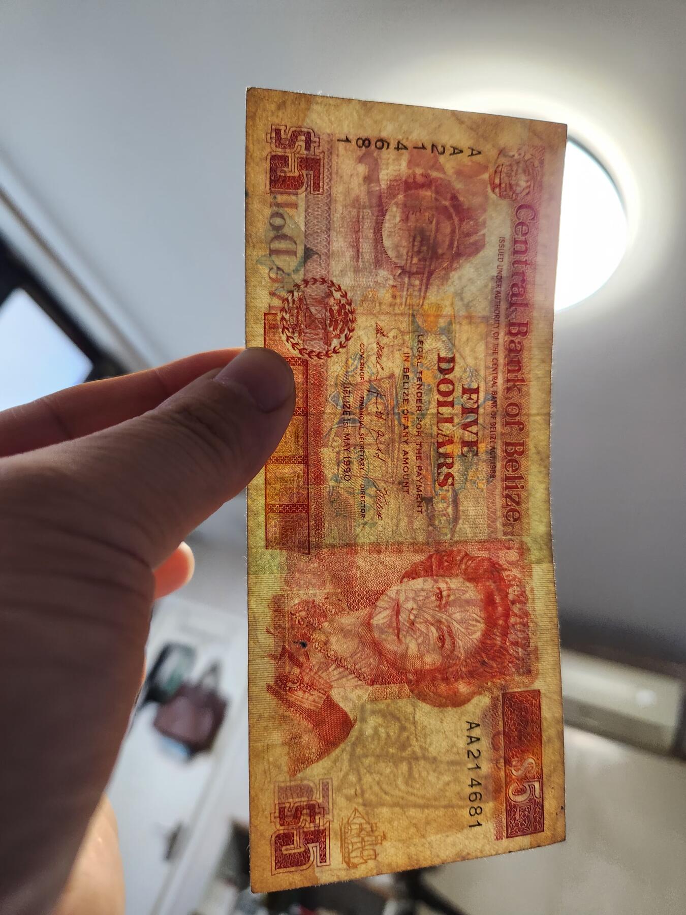 12月27号晚上8点 外国纸币自动截拍第77场 伯利兹1990年5元AA冠 首发 原票