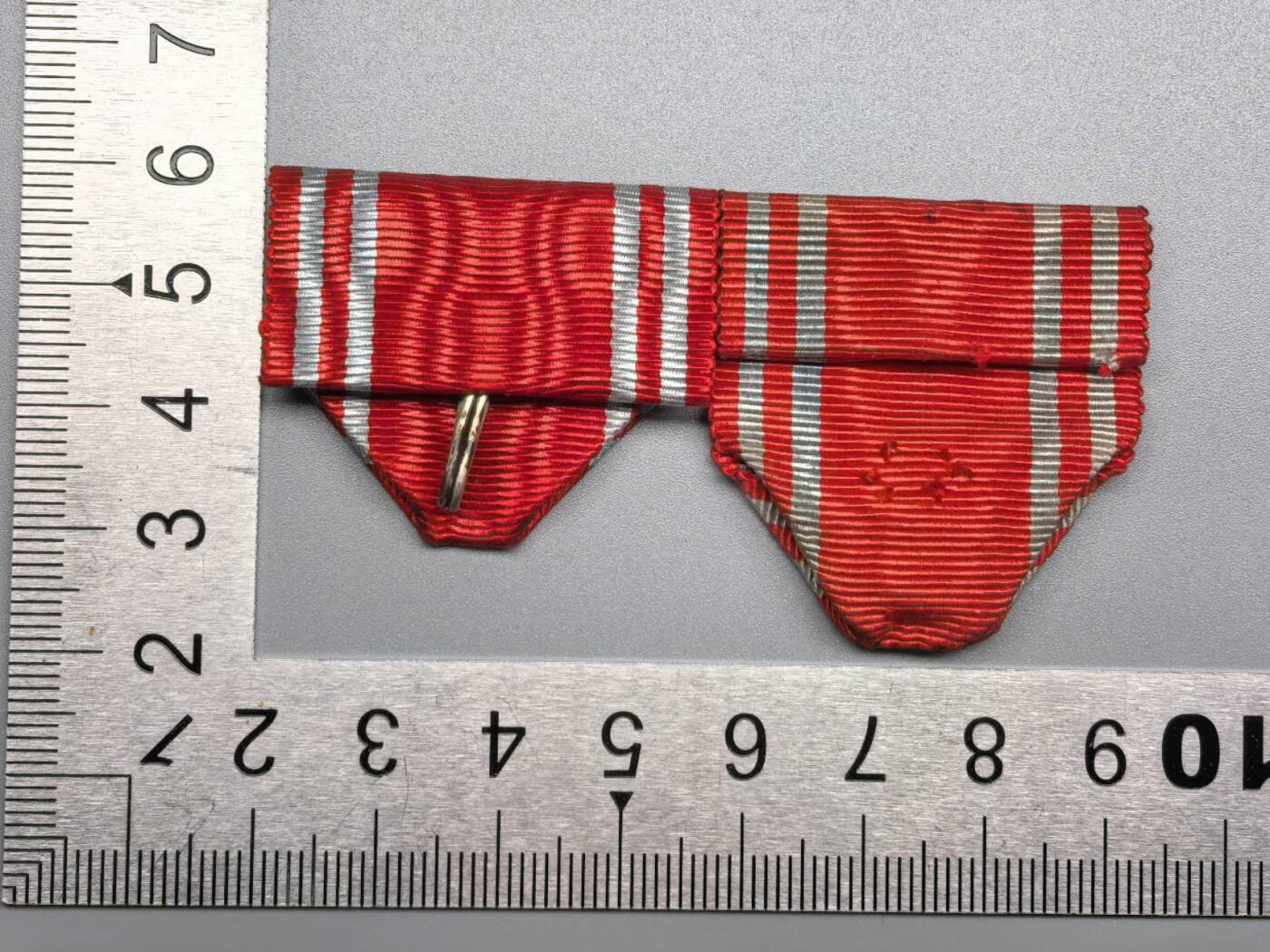 小驴勋章奖章收藏12月27日周六晚六点拍卖（珍爱和平，收藏战争，铭记历史，勿忘国耻，忠党爱国。有偿代拍，送拍规则在简介最后，参拍须阅读规则后再参拍，关系到运费包装发货时效真假辨别等关键信息，拍卖时不再发原图，看大图店主微信码在拍卖店铺介绍里） 赤十字社绶带一对