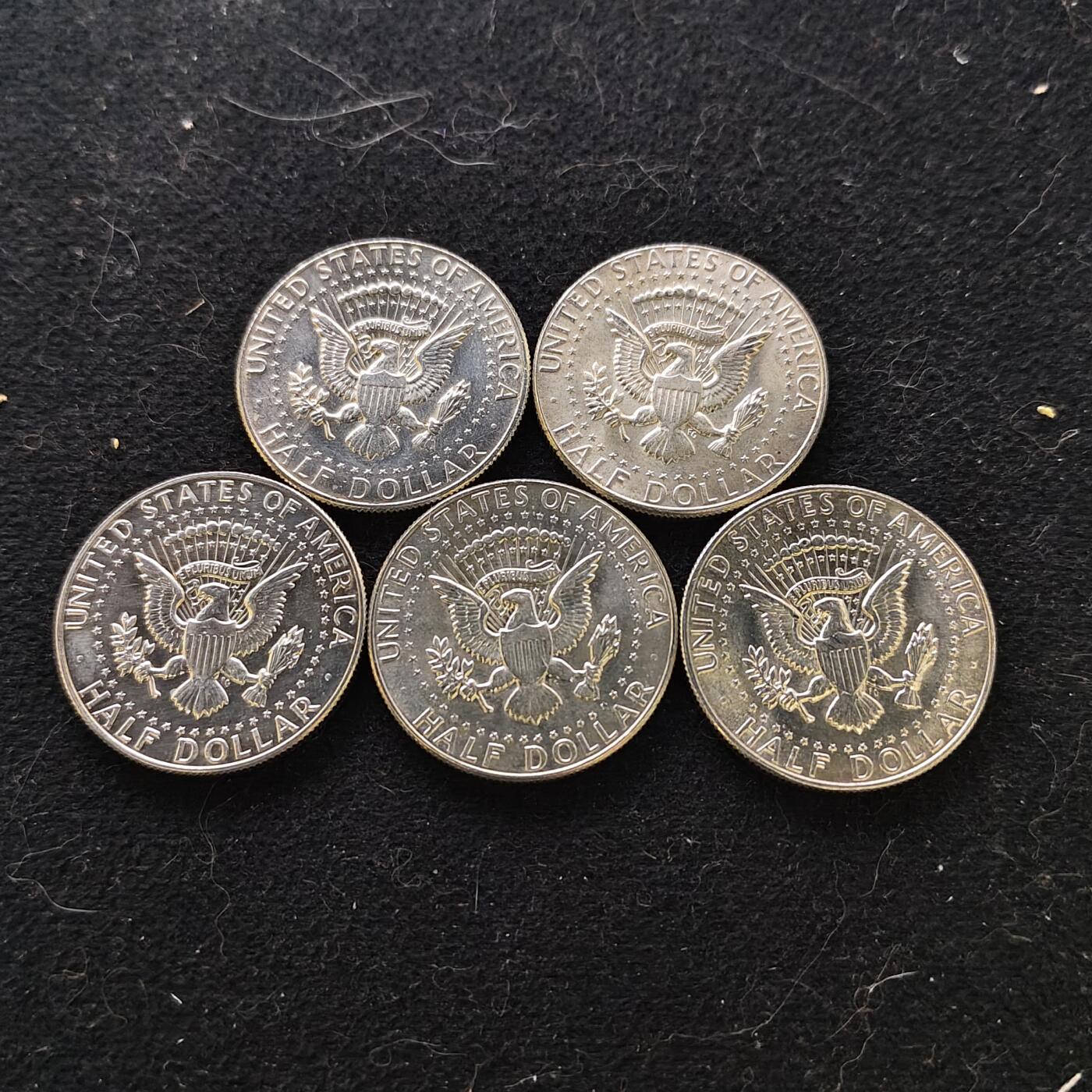 【全场包邮】纯粹捡漏拍489场（免费代拍第26场） 美国1966-1969年不同年份肯尼迪半元（30.6毫米11.5克）银币5枚一组-2