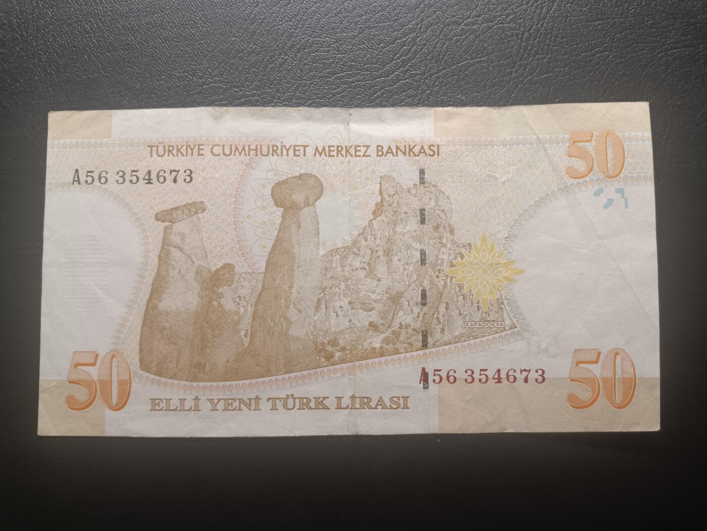 2025十二月第五期，总210期 土耳其2005版50新里拉流通品相，国父凯末尔和卡帕多卡怪石