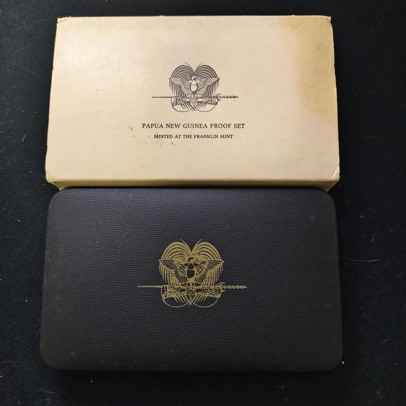 【全场包邮】纯粹捡漏拍489场（免费代拍第26场） 【收藏用品】巴布亚新几内亚1975年官方精制套币-空盒证书