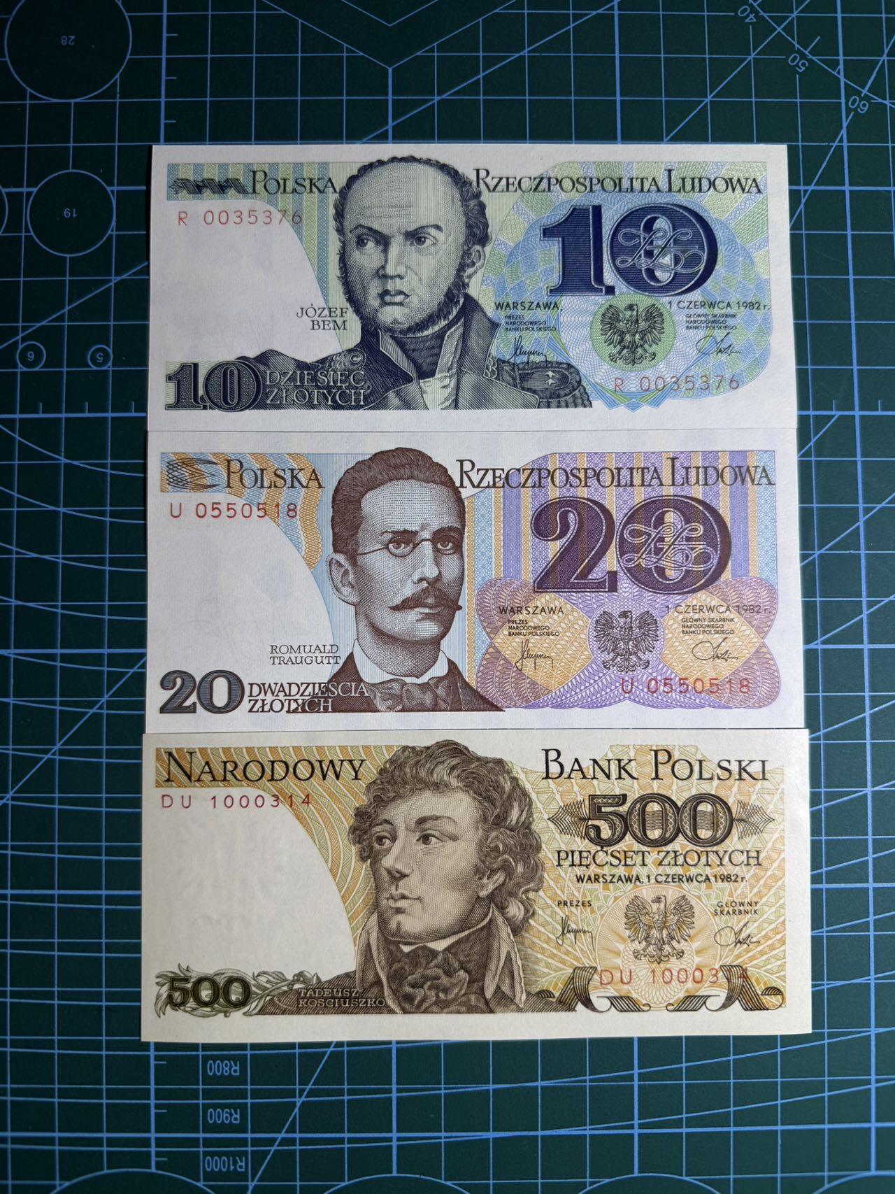 【炜奕收藏】，第五十四期，本场佣金已改，请大家注意 1982年波兰10-500兹罗提共3张，UNC品相，包含一张无347尾8