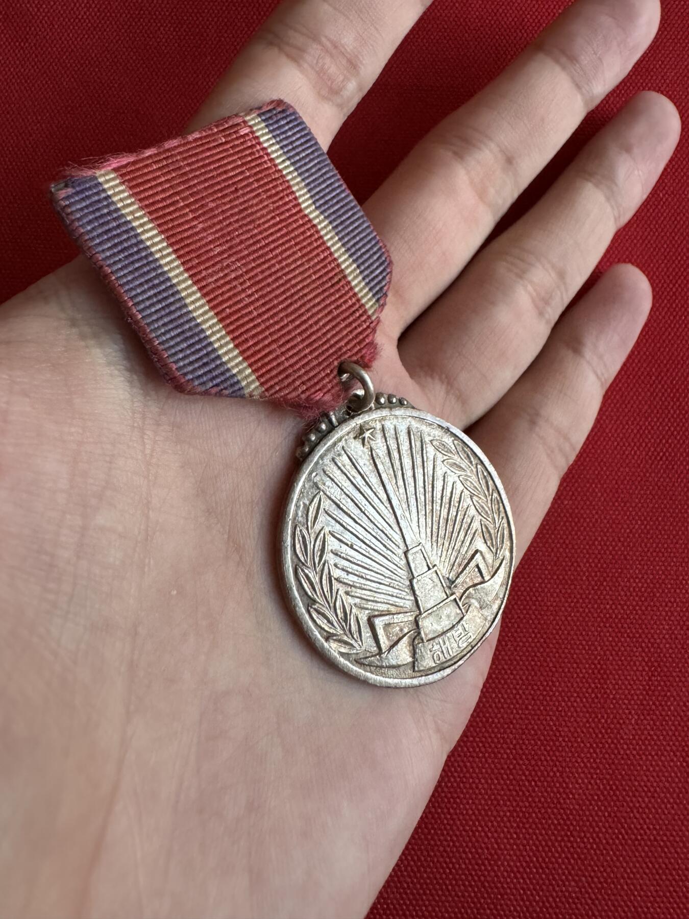 五哥徽章群   27号周六晚上八点4群联拍 银章