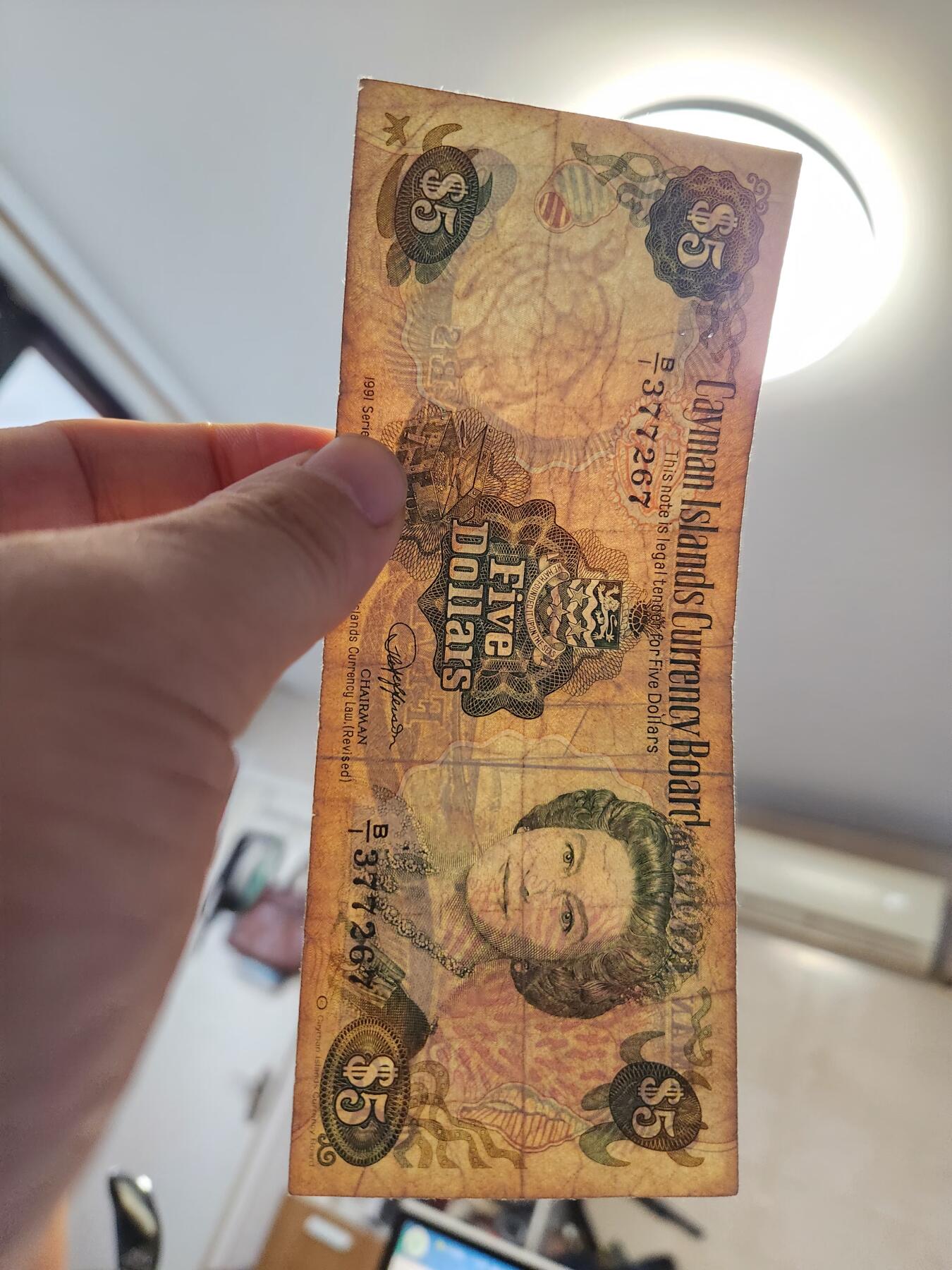 12月27号晚上8点 外国纸币自动截拍第77场 开曼群岛纸币 1991年版英女王皇冠版5元 原票稀少