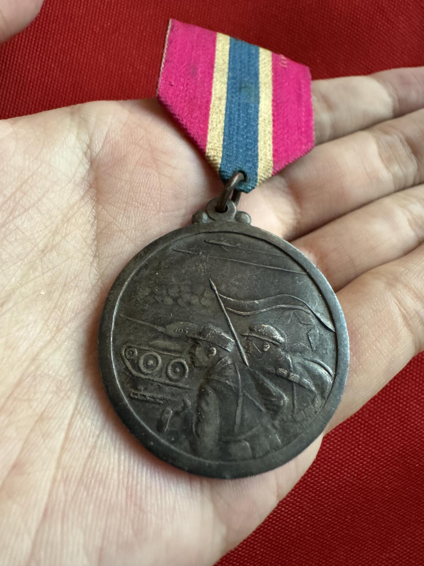 五哥徽章群   27号周六晚上八点4群联拍 铜章