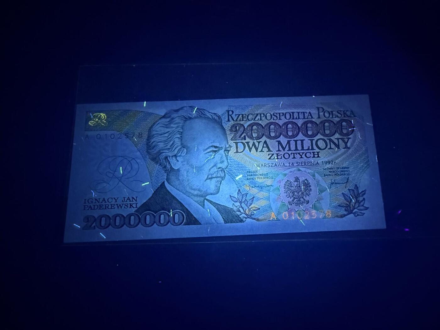 【炜奕收藏】，第五十四期，本场佣金已改，请大家注意 1992年波兰200万兹罗提，UNC品相，A冠号码无4尾8