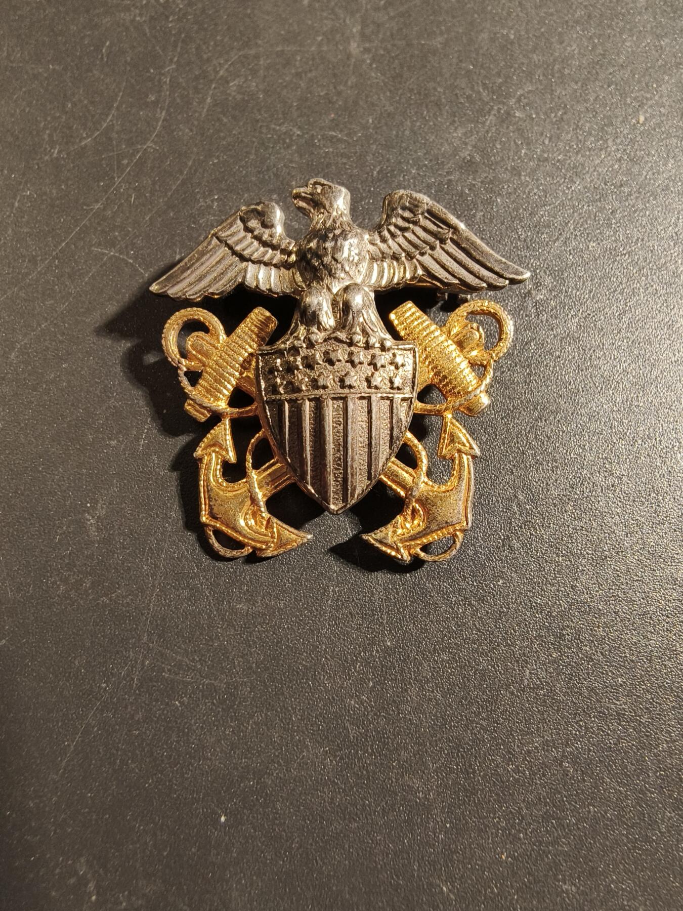 老王徽章第172期 美国海军二战船帽帽徽    横针版