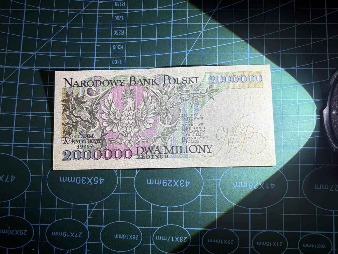 【炜奕收藏】，第五十四期，本场佣金已改，请大家注意 1992年波兰200万兹罗提，UNC品相，A冠号码无4尾8