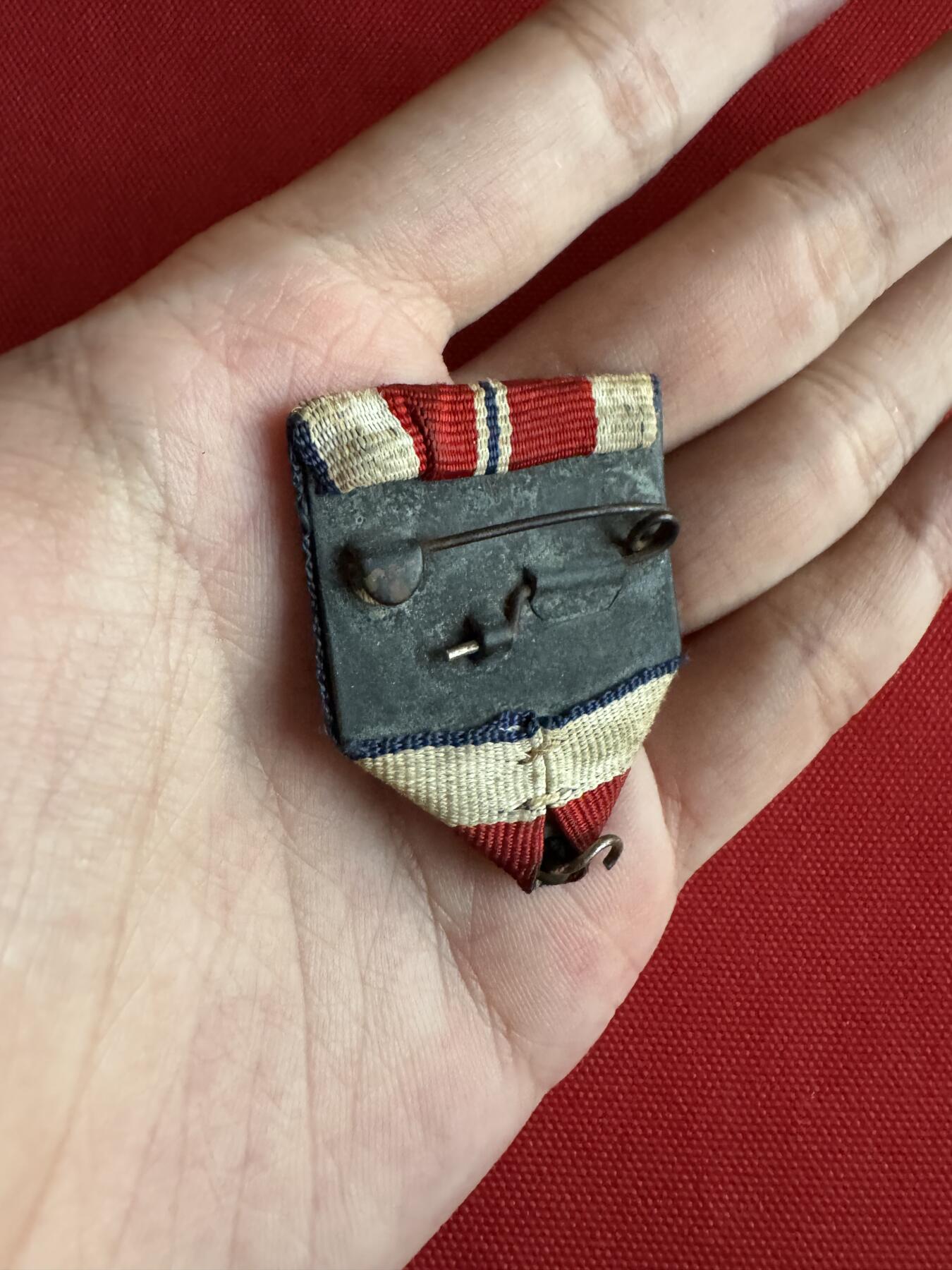 五哥徽章群   27号周六晚上八点4群联拍