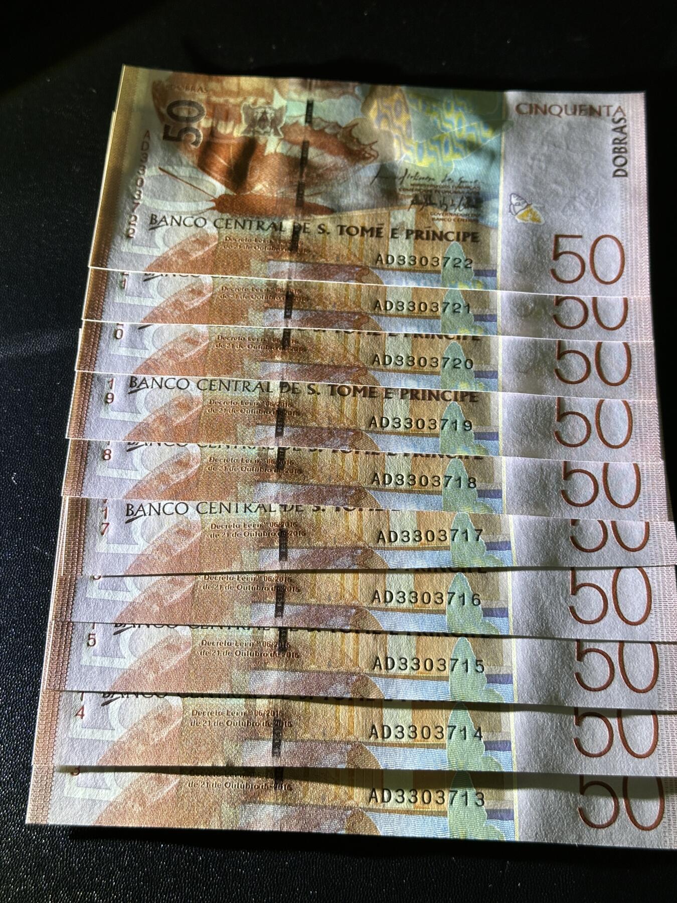 《外钞收藏家》第五百九十七期（年底收官场）（本平台长期征集拍品、欢迎藏友们联系合作）