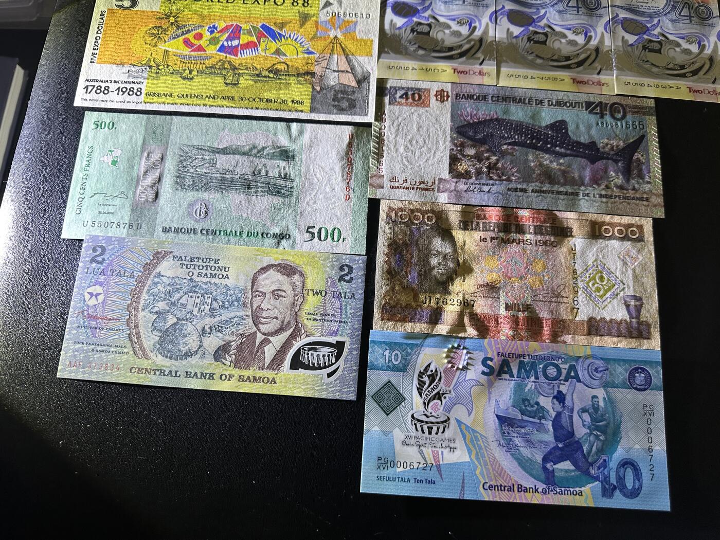 《外钞收藏家》第五百九十七期（年底收官场）（本平台长期征集拍品、欢迎藏友们联系合作） 澳大利亚世博会纪念钞2张（边上轻微潮）+东加勒比纪念钞3张+刚果、几内亚、吉布提、萨摩亚纪念钞共10张一起全新