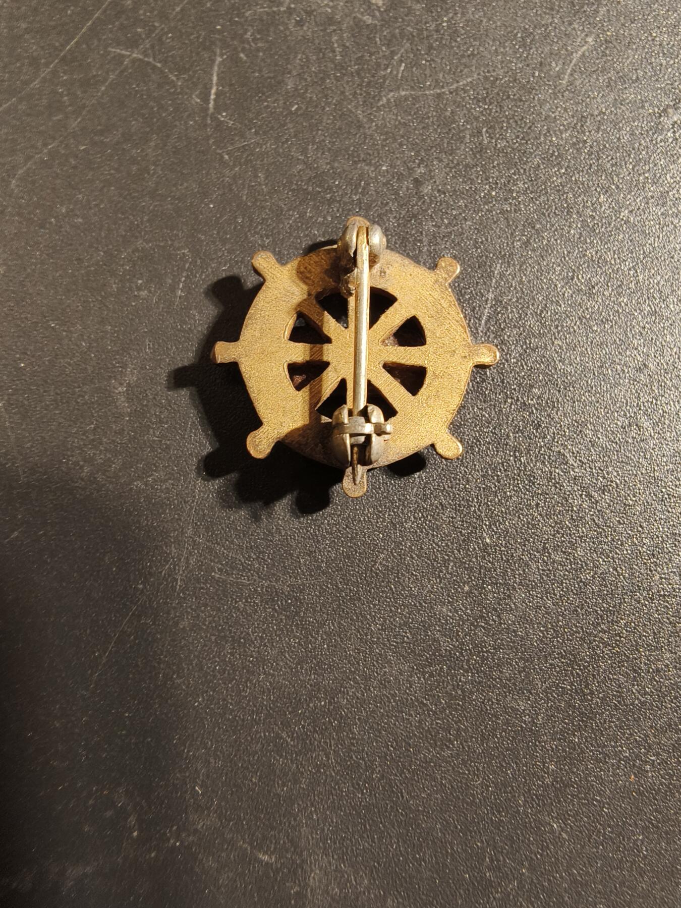 老王徽章第172期 美国全国海洋特许协会证章   40年代版本    铜质珐琅