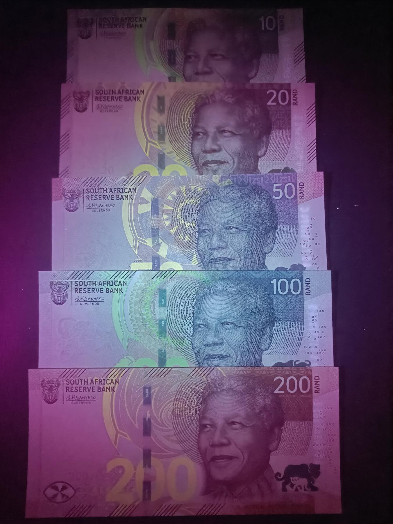 2025十二月第五期，总210期 南非2023版套钞批量五张UNC