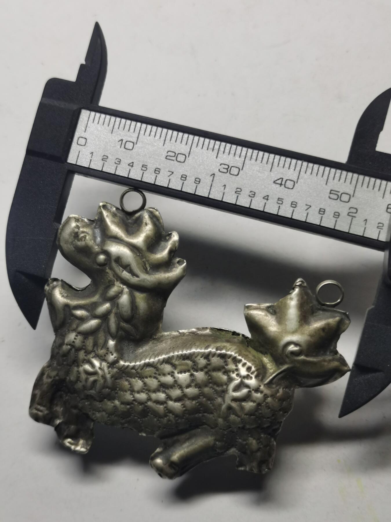 杂件专场90期 清代老银麒麟，双面工