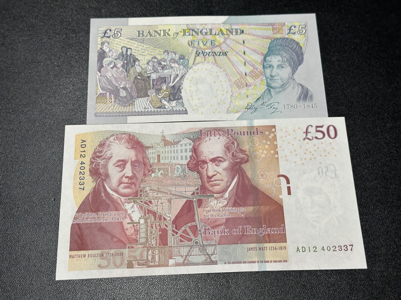 《外钞收藏家》第五百九十七期（年底收官场）（本平台长期征集拍品、欢迎藏友们联系合作） 英国E序列5镑全新轻微潮点+F序列50镑 全新