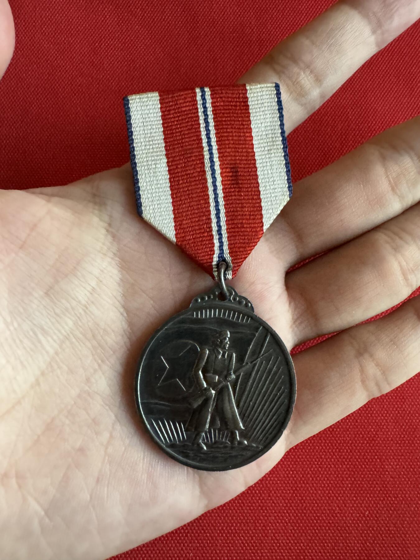 五哥徽章群   27号周六晚上八点4群联拍 银章