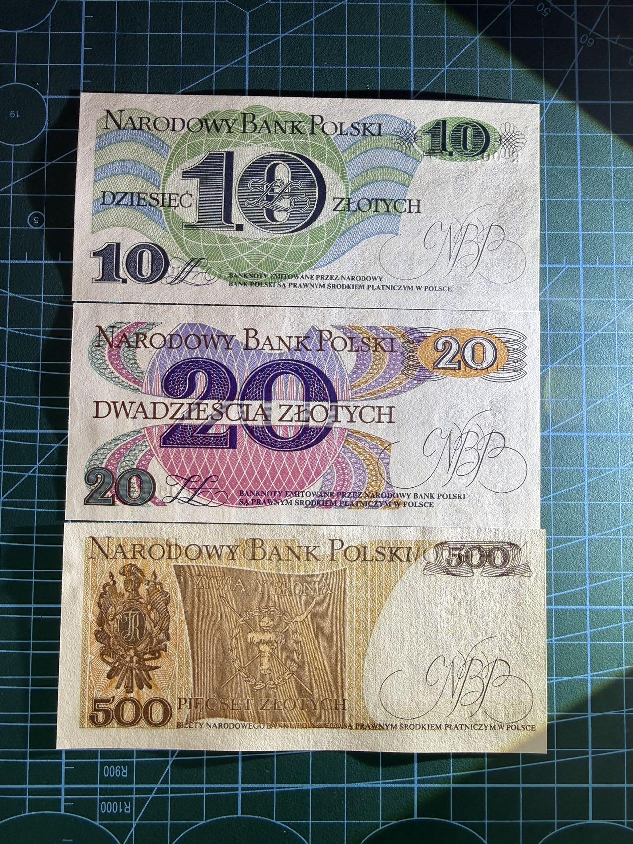 【炜奕收藏】，第五十四期，本场佣金已改，请大家注意 1982年波兰10-500兹罗提共3张，UNC品相，包含一张无347尾8