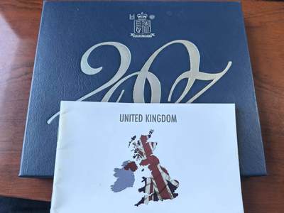 《外钞收藏家》第五百九十七期（年底收官场）（本平台长期征集拍品、欢迎藏友们联系合作） - 2007年英国精制套币，原盒原证