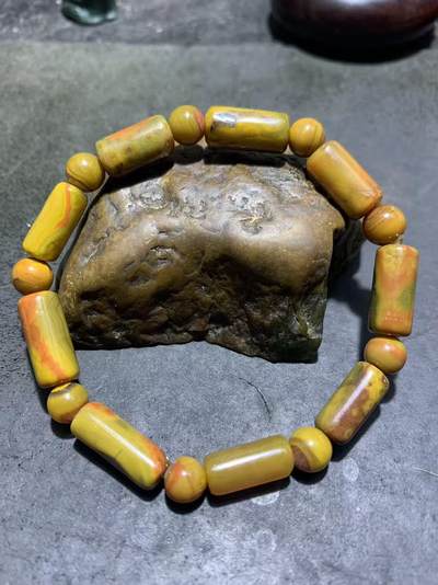 精美战国红玛瑙手串一条。 - 精美战国红玛瑙手串一条。