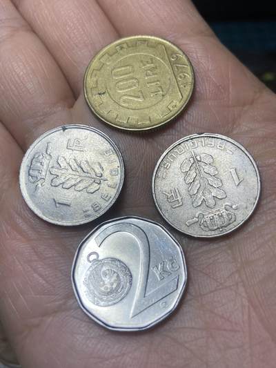 2025年第一百四十场(总第一百六十六场）外国好品散币场(免佣金) - 散币4枚:比利时🇧🇪1960年、1978年1法郎(博杜安一世时期，法语荷语两个版)，意大利🇮🇹1979年200里拉，捷克共和国2007年2克朗