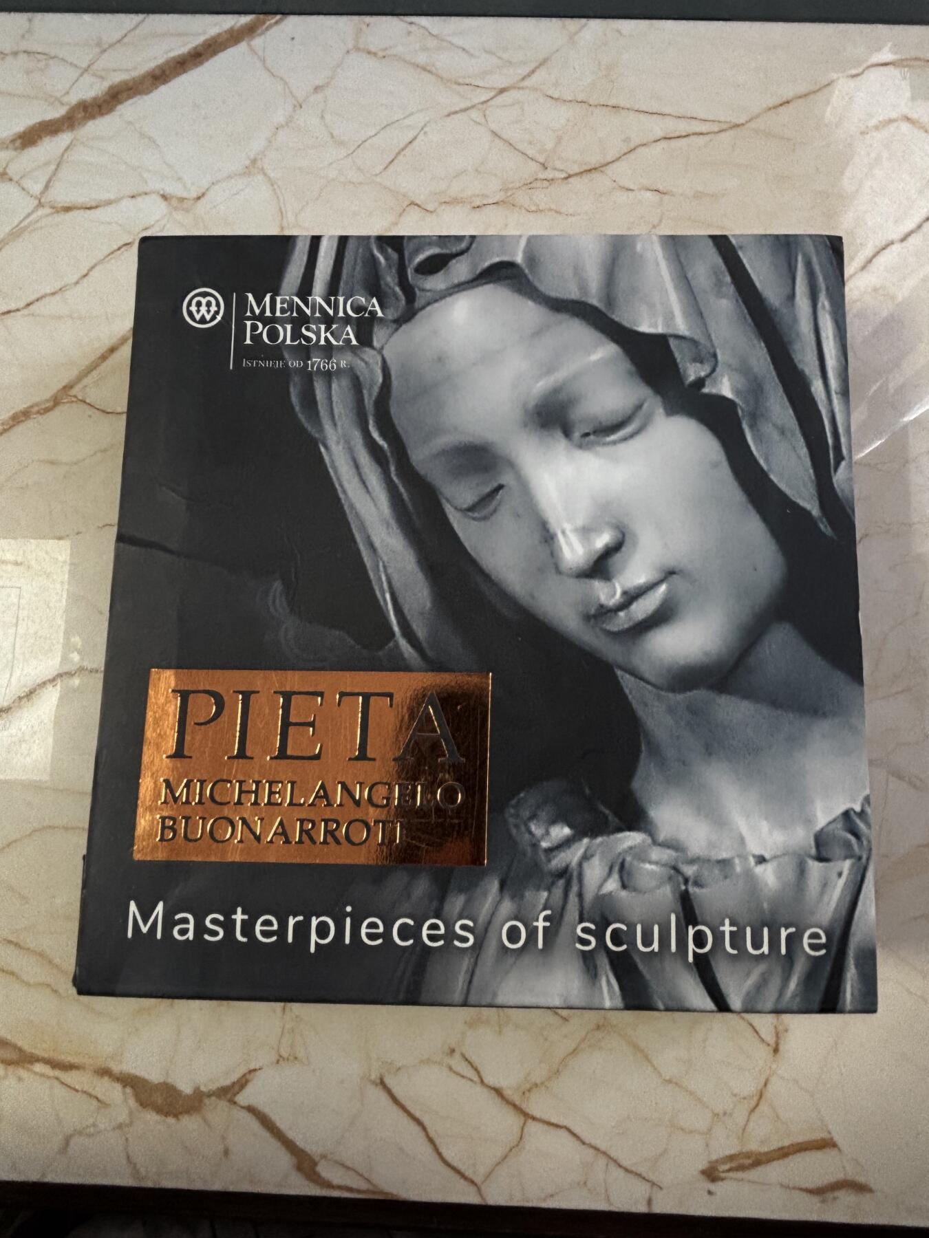 第186期拍卖 原包装盒证一体纽埃2019年雕塑《圣母怜子》超高浮雕2盎司精制银币NGC首期蓝标70分999银62.2克直径45毫米发行量999枚。