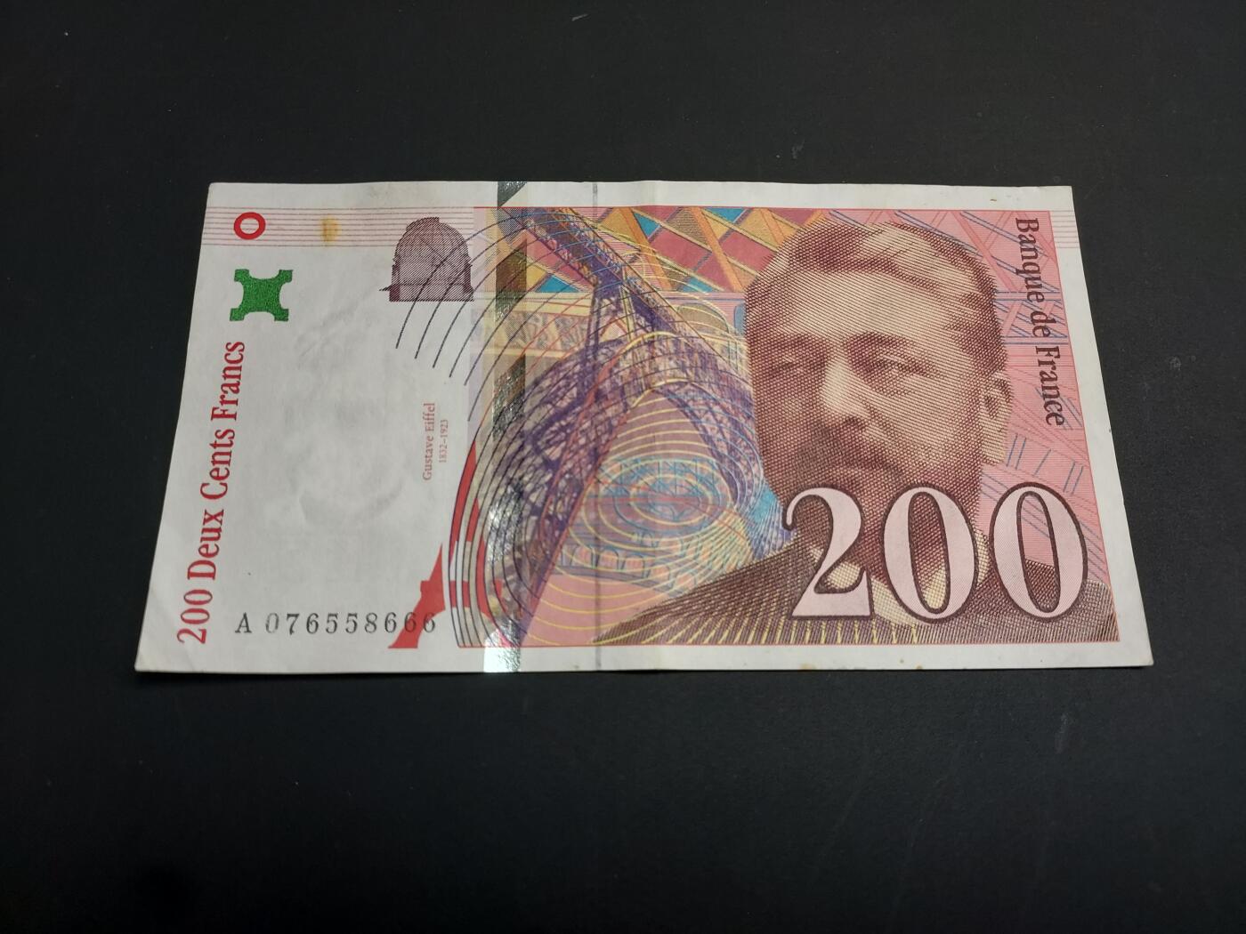 博彦收藏   1月3日 8点钱币专场 全场包邮 1999法国200法郎  有黄点 8-85品 