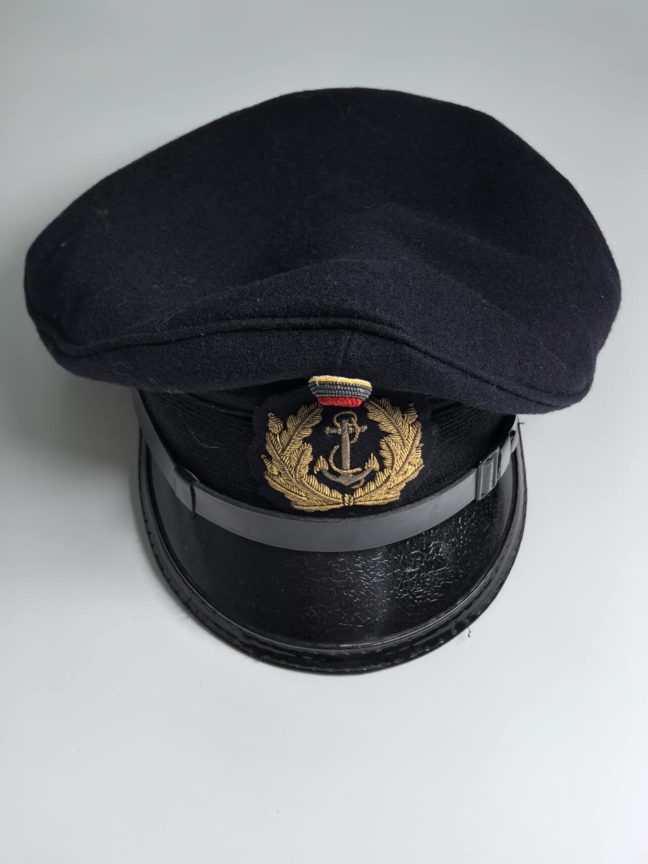 小驴勋章奖章收藏12月27日周六晚六点拍卖（珍爱和平，收藏战争，铭记历史，勿忘国耻，忠党爱国。有偿代拍，送拍规则在简介最后，参拍须阅读规则后再参拍，关系到运费包装发货时效真假辨别等关键信息，拍卖时不再发原图，看大图店主微信码在拍卖店铺介绍里）