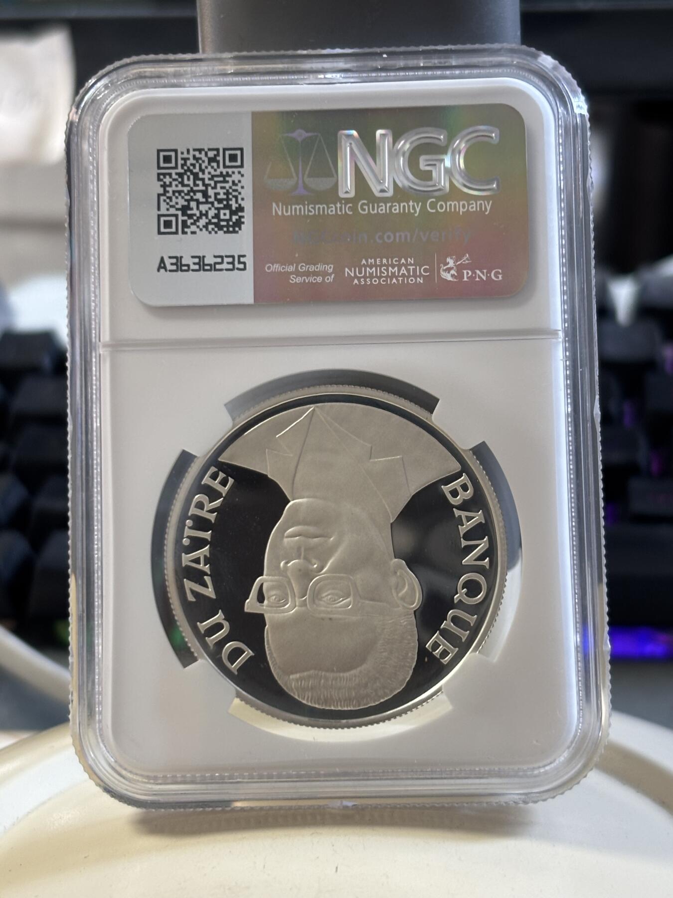 第186期拍卖 扎伊尔1975年山地黑猩猩2.5扎精制银币NGC-PF69,28.28克，925银