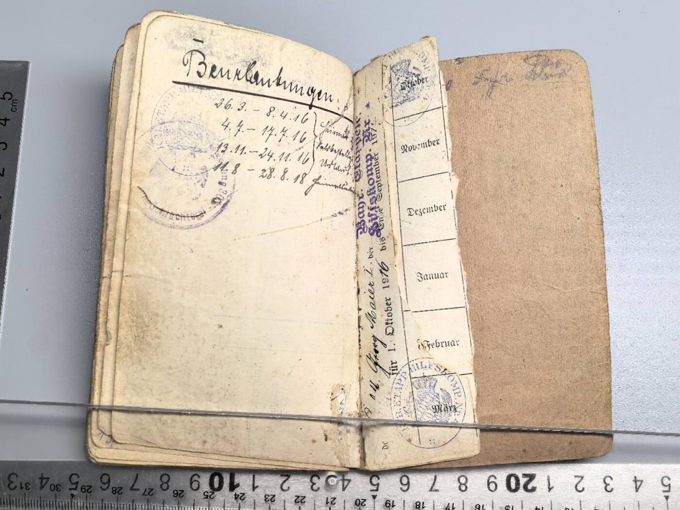 小驴勋章奖章收藏12月27日周六晚六点拍卖（珍爱和平，收藏战争，铭记历史，勿忘国耻，忠党爱国。有偿代拍，送拍规则在简介最后，参拍须阅读规则后再参拍，关系到运费包装发货时效真假辨别等关键信息，拍卖时不再发原图，看大图店主微信码在拍卖店铺介绍里） 一个征兵证书+一个士兵证