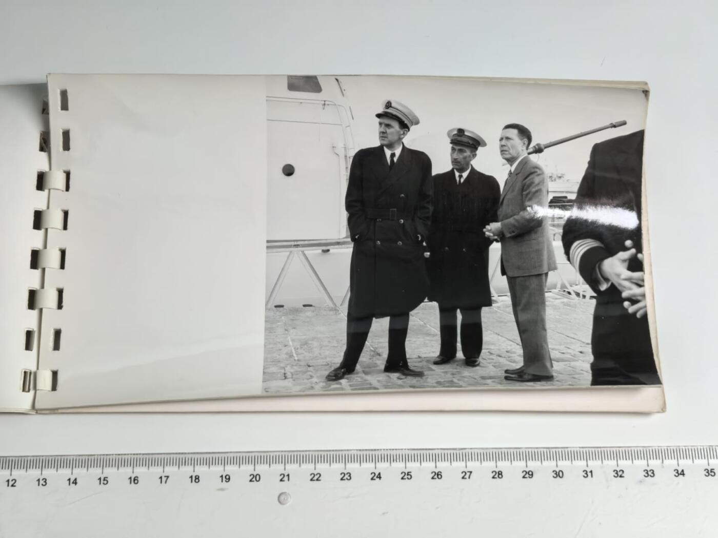 小驴勋章奖章收藏12月27日周六晚六点拍卖（珍爱和平，收藏战争，铭记历史，勿忘国耻，忠党爱国。有偿代拍，送拍规则在简介最后，参拍须阅读规则后再参拍，关系到运费包装发货时效真假辨别等关键信息，拍卖时不再发原图，看大图店主微信码在拍卖店铺介绍里） P6141快艇下水纪念相册